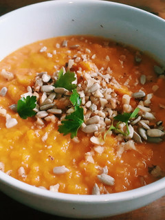 Una foto de Sopa crema de calabaza, zanahoria y papá (vegan)