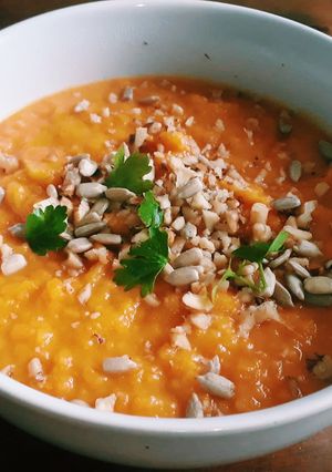 Una foto de Sopa crema de calabaza, zanahoria y papá (vegan)