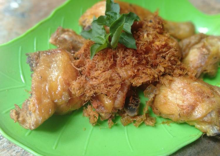 Cara termudah untuk Menyegarkan saat makan malamAyam Goreng Lengkuas