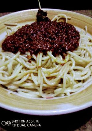 A picture of Stifried Garlic Spaghetti and Mayonnaise Stew.