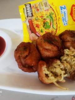 A picture of Maggi bread roll.
