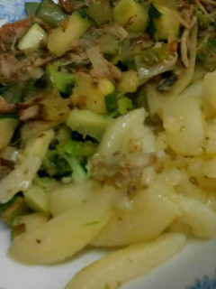 Una foto de Salteado de verduras con papas al olivo