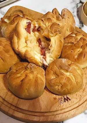 Hình của món Bánh nướng với Chorizo, phô mai nấm Truffle và Mozzarella.