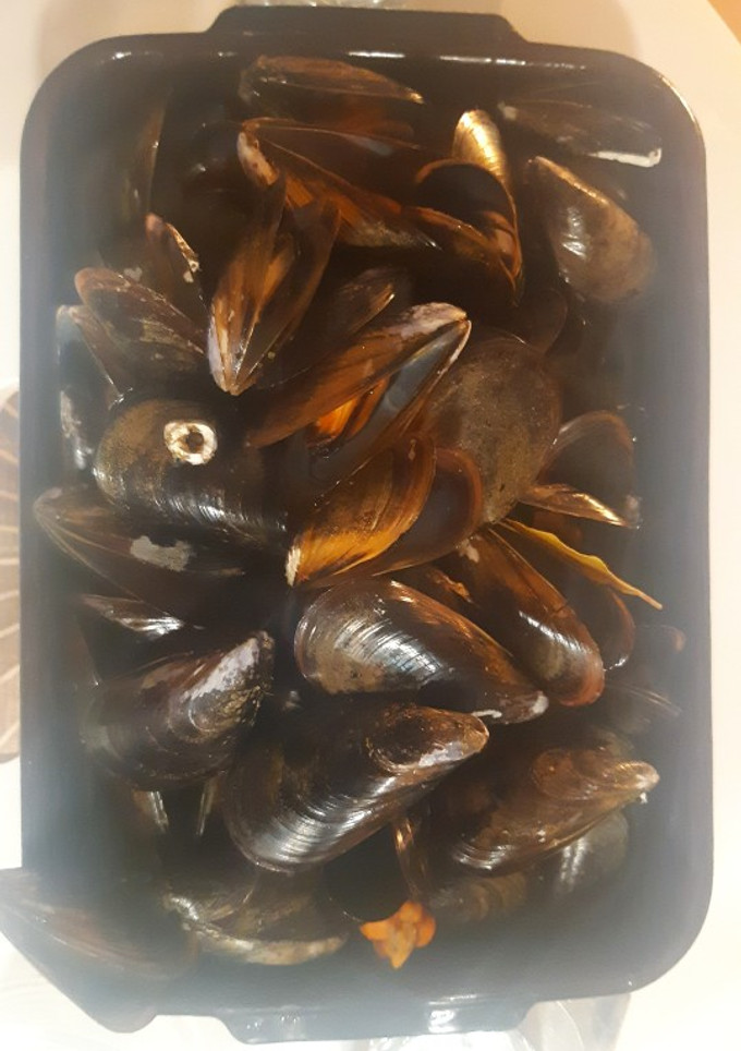 Una foto de Mejillones al vapor con limón