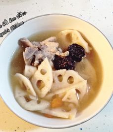 canh củ sen xương