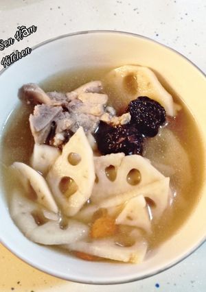 Hình của món Canh Củ Sen Hầm chuẩn vị người Hoa.