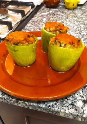 Una foto de Calabacín relleno de zanahoria y champiñones