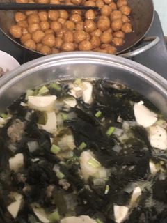 Hình của món Canh rong biển đậu hủ non.