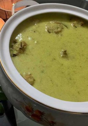 A picture of Fresh Green Chickpeas Kadhi with Moong Daal Pakodi.