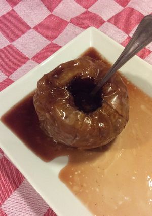 Une photo de Pomme au four à la gelée de Cassis
