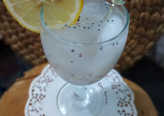 Resep Es Kelapa Muda Lemon And Selasih Oleh Reni Nuraini Cookpad