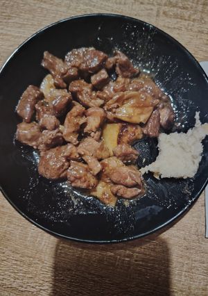 Una foto de Carne con vino con sabor a gloria