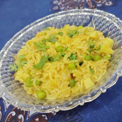 A picture of Onion and potato Maggi.