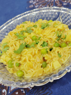 A picture of Onion and potato Maggi.