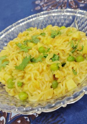 A picture of Onion and potato Maggi.