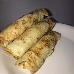 A picture of Chicken pancake roll.