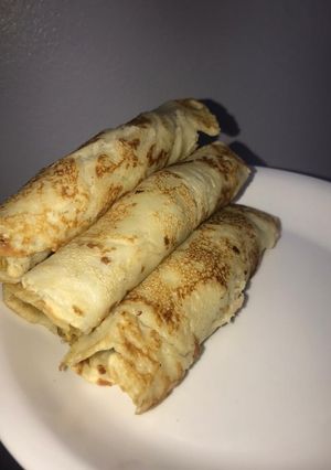 A picture of Chicken pancake roll.