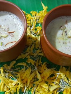 मसाला दूध (Masala Dudh Recipe In Marathi) रेसिपी चे मुख्य फोटो