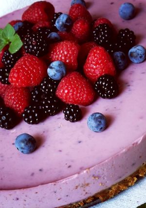 Foto principal de Tarta en frío de moras silvestres con lácteos sin lactosa