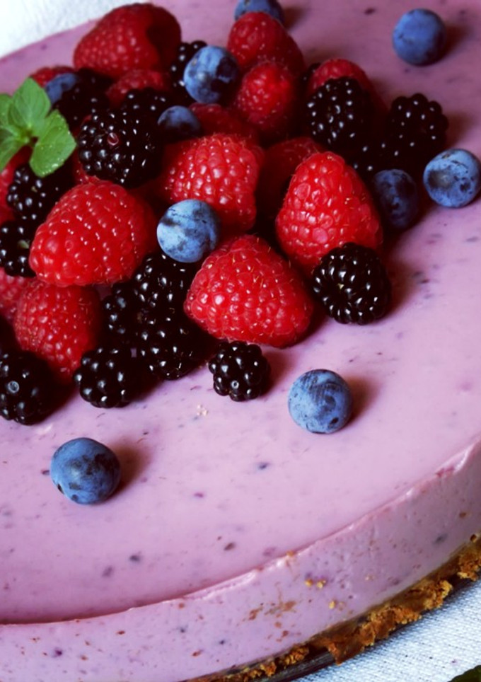 Una foto de Tarta en frío de moras silvestres con lácteos sin lactosa