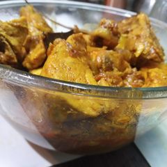 A picture of Bengali murgir jhol (chicken gravy).