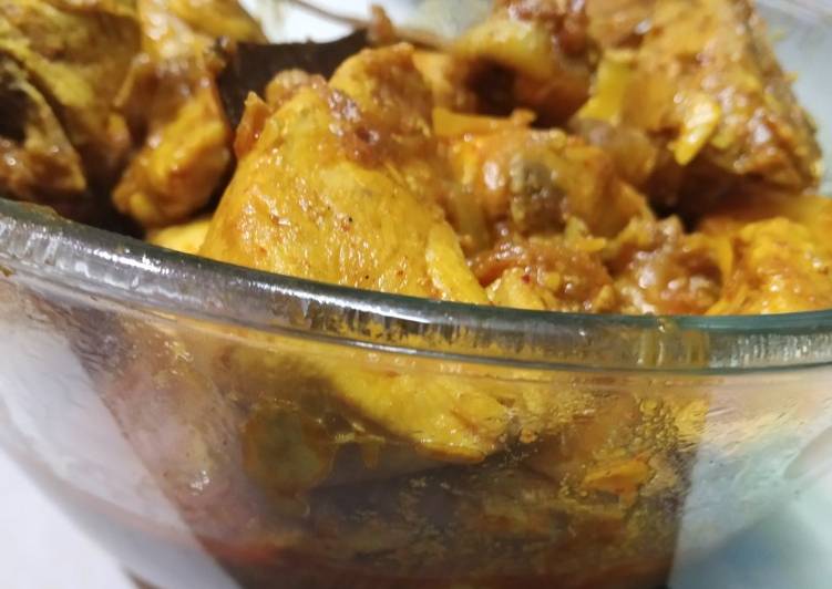 Bengali murgir jhol (chicken gravy)
