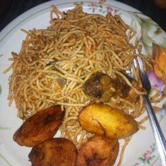 A picture of Jollof spaghetti with fried plantain.