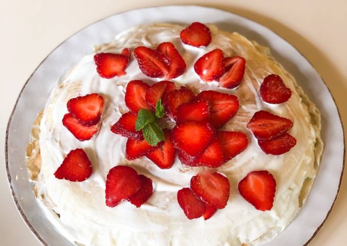 Блинный торт с клубникой — рецепт с фото пошагово. Как сделать клубничный блинный торт?