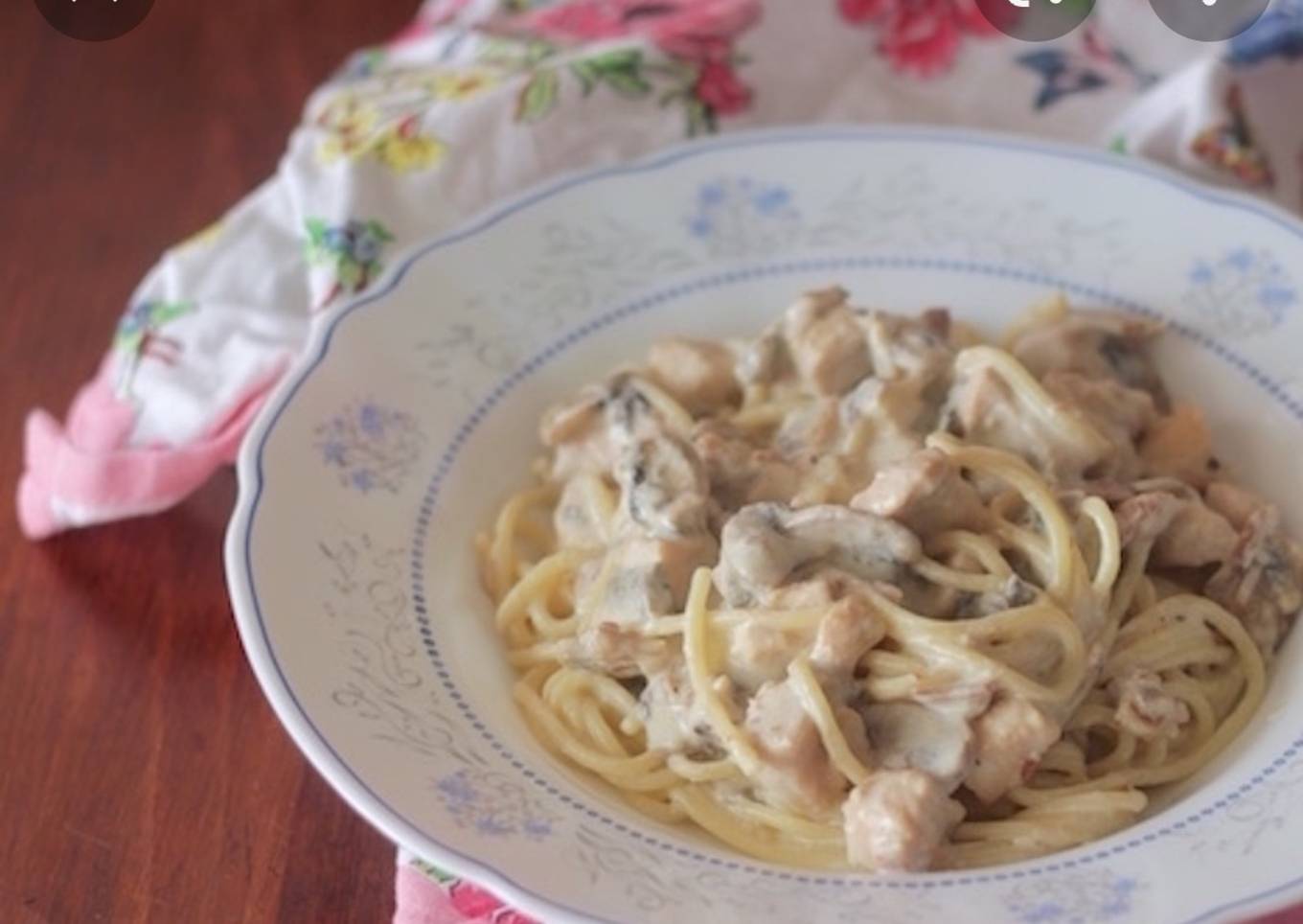 Espaguetis Panna e spinaci