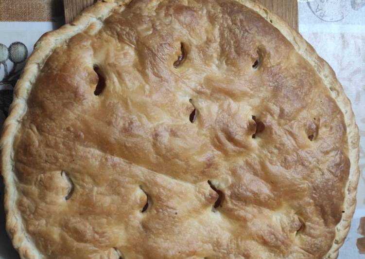 Empanada de hojaldre de jamón, queso y bacon