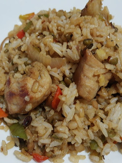 Una foto de Arroz con frijoles chinos y carne de cerdo