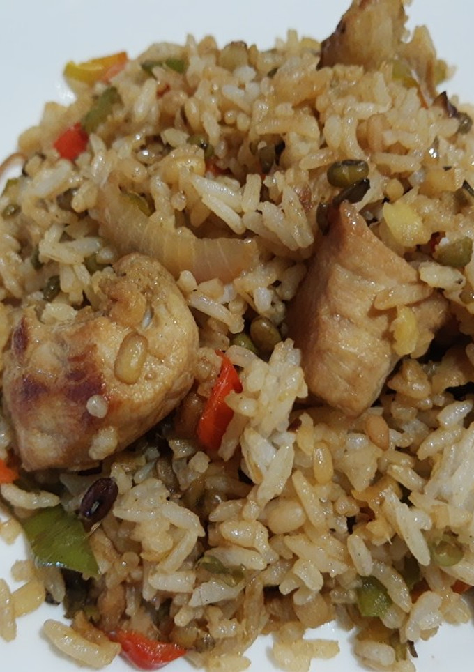 Una foto de Arroz con frijoles chinos y carne de cerdo