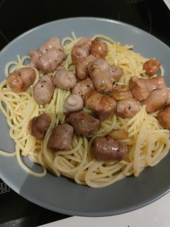 Una foto de Longanizas con pasta