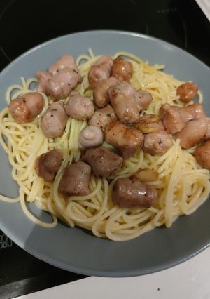 Una foto de Longanizas con pasta