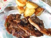 Una foto de chuletas de cordero