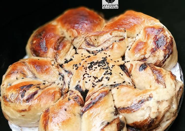 Chocolate star bread