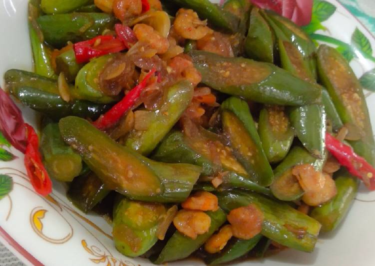 Tumis terung campur udang