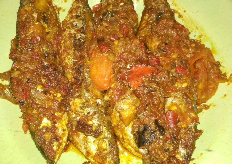 Cara Menyiapkan Ikan kembung banjar bumbu sambal, Enak Banget
