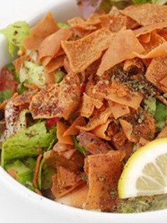 A picture of طريقة عمل سلطه فتوش.