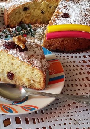 Zdjęcie przepisu Ciasto ucierane z jabłkiem, orzechami i żurawiną.
