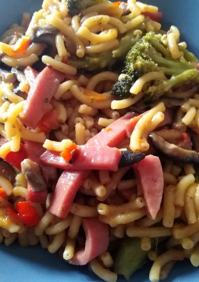 Una foto de Fideuá agridulce