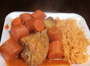 Una foto de Pollo con zanahoria en salsa de chipotle