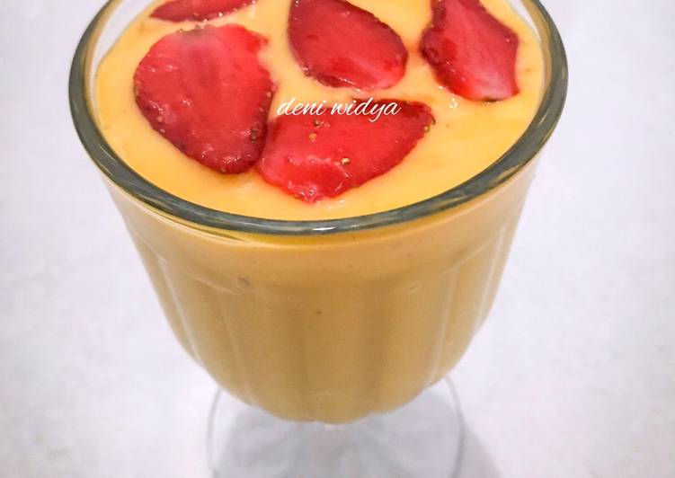 Orange Smoothie : Yogurt, Strawberry, Mangga