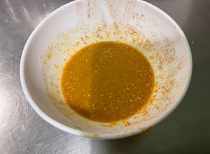 Une photo de Marinade épicée au miel, paprika, ail et moutarde