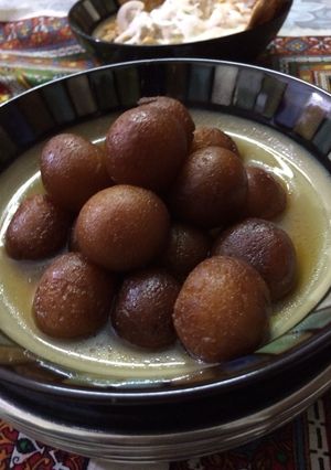 A picture of Gulab jamun.