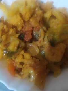 आलू गोभी की सब्जी (Aloo gobhi ki sabzi recipe in hindi) रेसिपी मुख्य फोटो