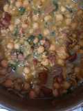 Garbanzos con tocino y acelga