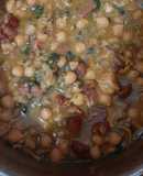 Garbanzos con tocino y acelga