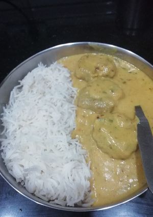 A picture of Punjabi kadhi chawal dhaba style.