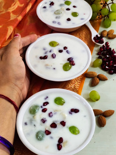 मिक्स फ्रूट्स रायता रेसिपी मुख्य फोटो